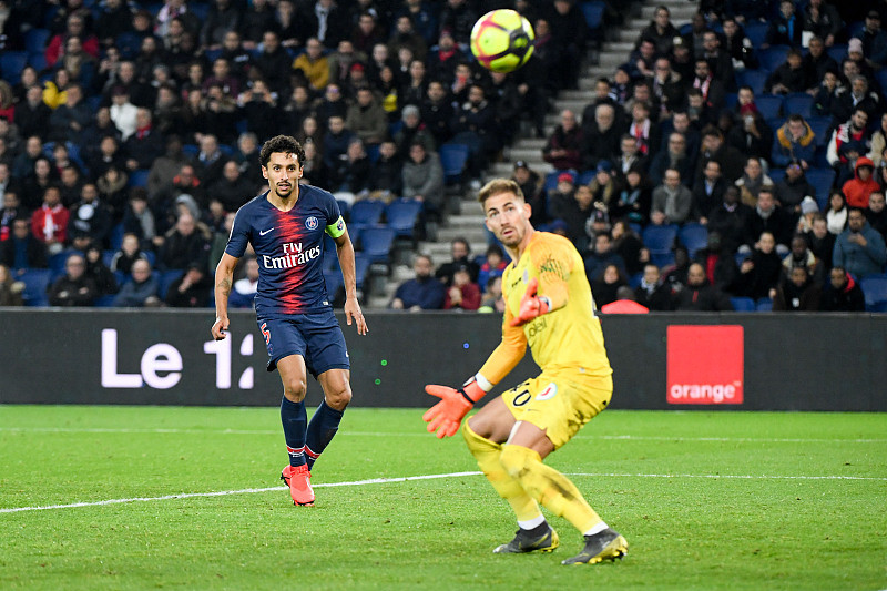 西媒：拉菲尼亚成巴萨非卖品，本赛季欲率队夺欧冠+世界杯（西媒称巴萨将拉菲尼亚列为非卖品，今季盼其带队冲击欧冠与世界杯）