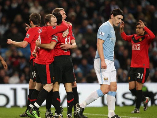 泪目！足协杯冠军奖杯被带回工体，放在已故球迷杨雪的座位旁