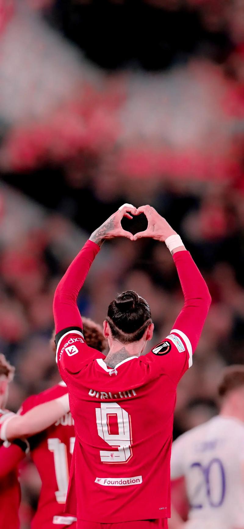 圣诞节五大联赛榜首球队大盘点：阿森纳、巴萨领衔（圣诞档五大联赛领头羊巡礼：阿森纳与巴萨领跑）