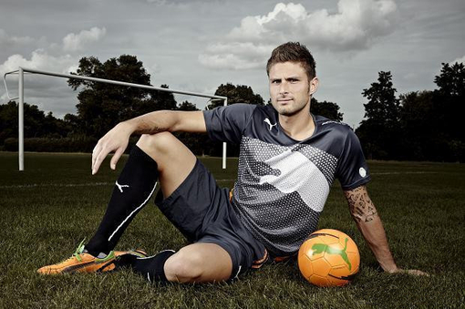 孔帕尼谈乌尔比希：他从诺伊尔身上学到了很多，正在稳步成长（孔帕尼：乌尔比希从诺伊尔身上获益良多，正稳步提升）