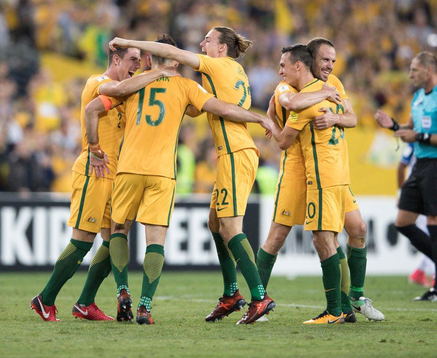 阿隆索听劝！首发拿掉1主力，皇马3-0差榜首1分，西甲2强争冠（阿隆索改阵见效！首发弃用一主力，皇马3-0追至仅差1分，西甲双雄争冠）