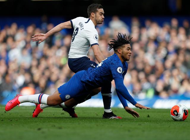 雄鹿猛攻内线拿下硬仗