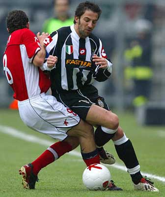 弗里克：拉菲尼亚回归对球队非常利好，我们仍有需要改进之处