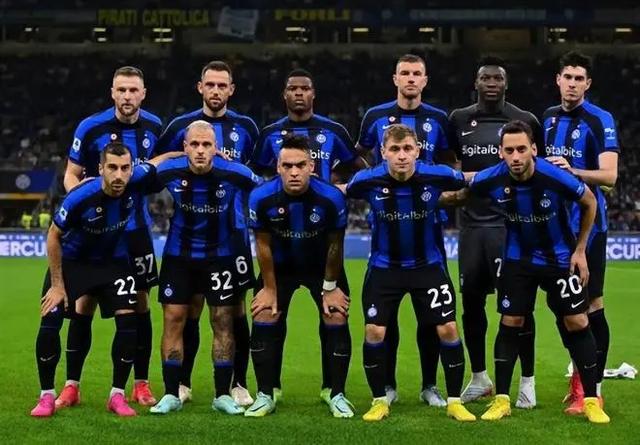 治军严谨！瓜帅要求保持体重曼城头牌乖乖照办 还社媒晒照证明没胖（严格治军！瓜帅下令保持体重，曼城一哥遵令并晒照自证未发福）