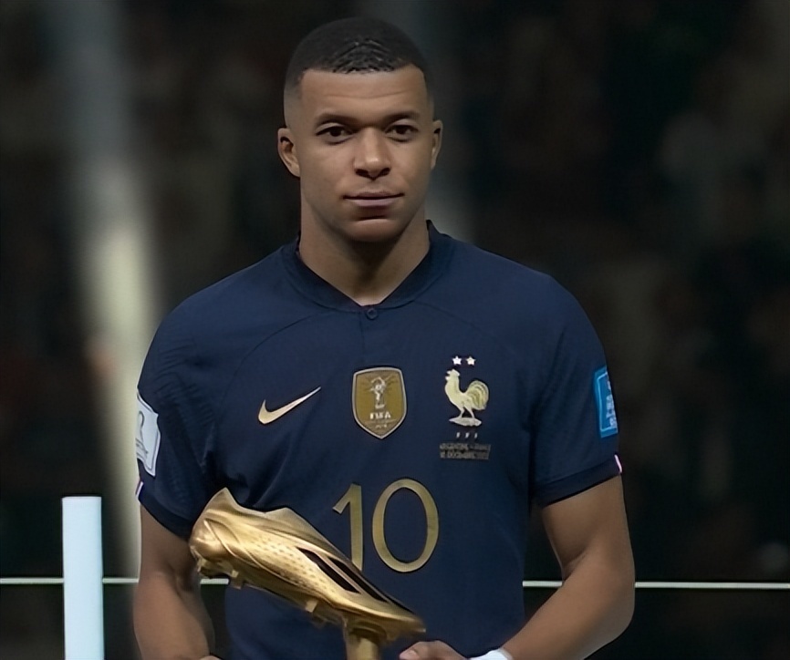 杰拉德：随时等待利物浦的召唤，但不希望俱乐部解雇斯洛特（杰拉德：愿随时为利物浦效力，但不愿见斯洛特下课）