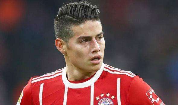 普拉蒂尼等尤文传奇与一线队见面，并参观海瑟尔惨案纪念碑