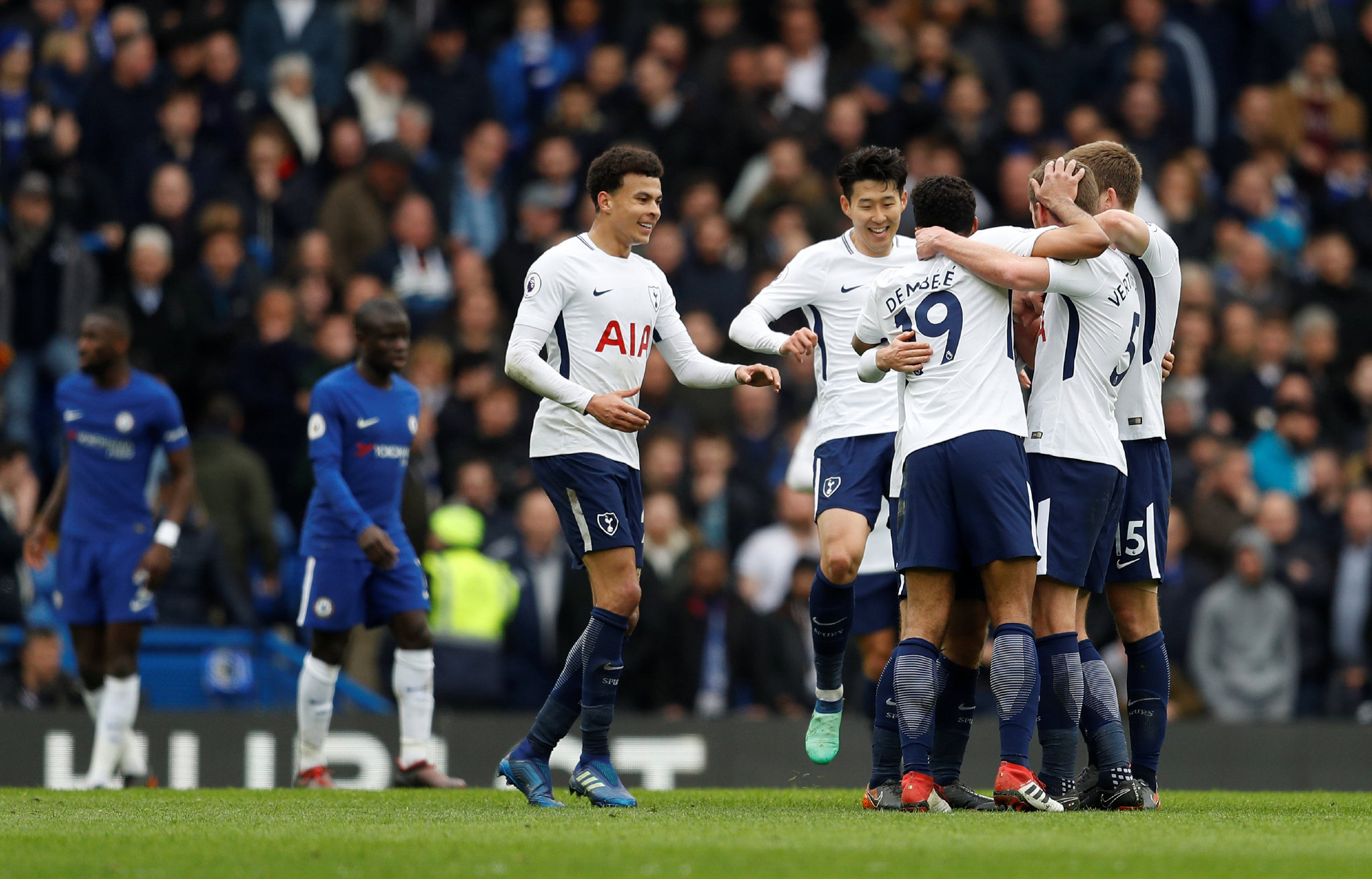 足球中超球员获选月最佳，数据联盟第一