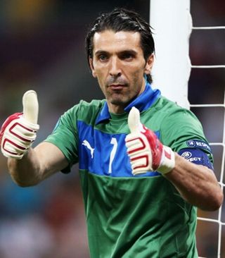 曝沙特欲1亿签青木，若成交曼联坐收3700万！但还需给另一队分成