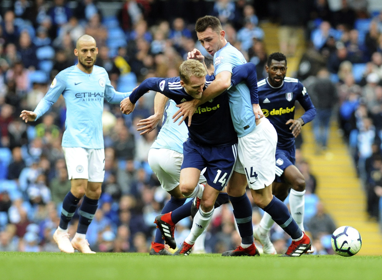 英超最新积分榜：阿森纳2分优势领跑，曼城、维拉紧随（英超积分最新形势：阿森纳以2分优势居首，曼城与维拉紧追不舍）