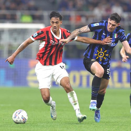 库里尝试用高尔夫球投洞，看起来比他投三分难多了